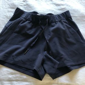 Lulu on the fly short